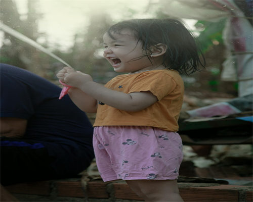 小孩吐奶特别多怎么回事儿