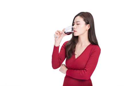 经期可以喝红酒丰胸吗 经期喝红酒会刺激吗？